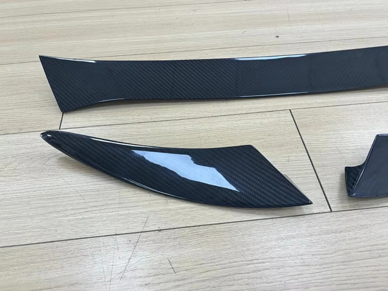 GT Novit Spoiler Rear Wing High Quality Fast Delivery Dry Carbon Fiber Body Kits for
